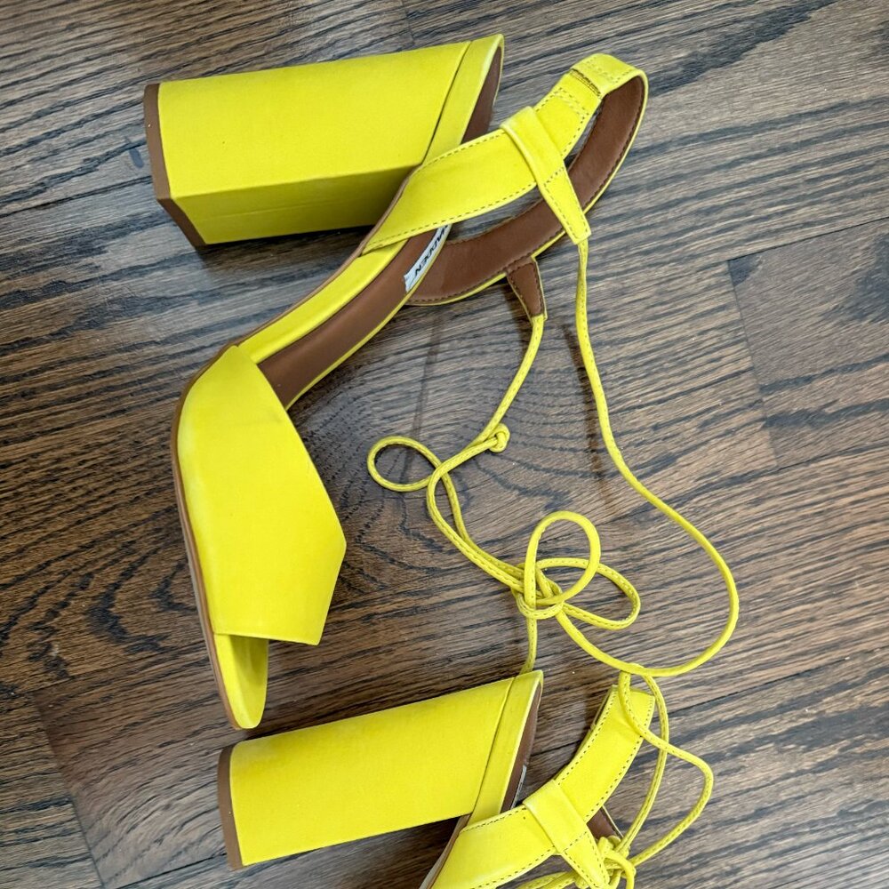 Steve Madden Serrina Block Heel Lace Up Sandal in Yellow Nubuck
